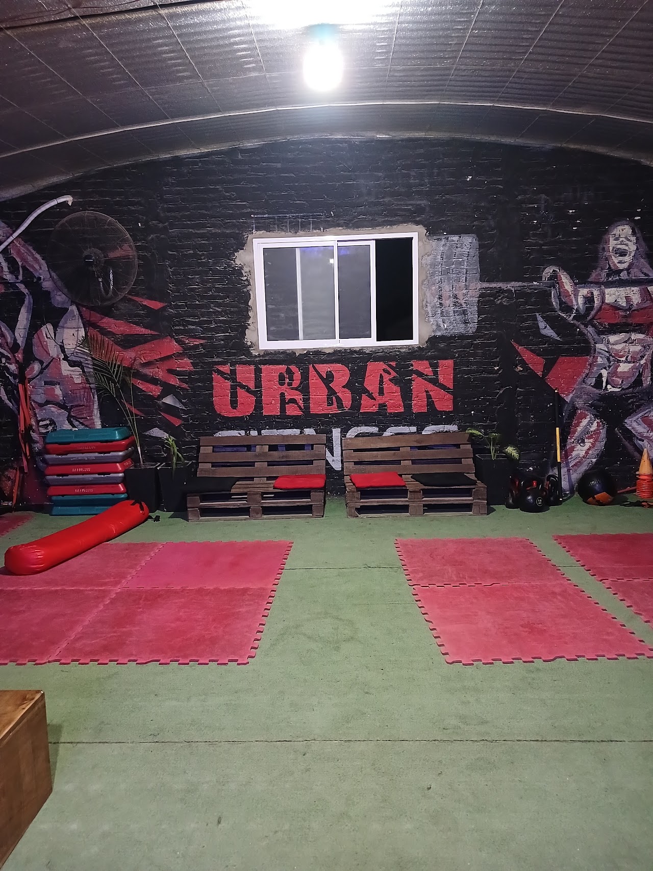 Pared decorada Urban Fitness